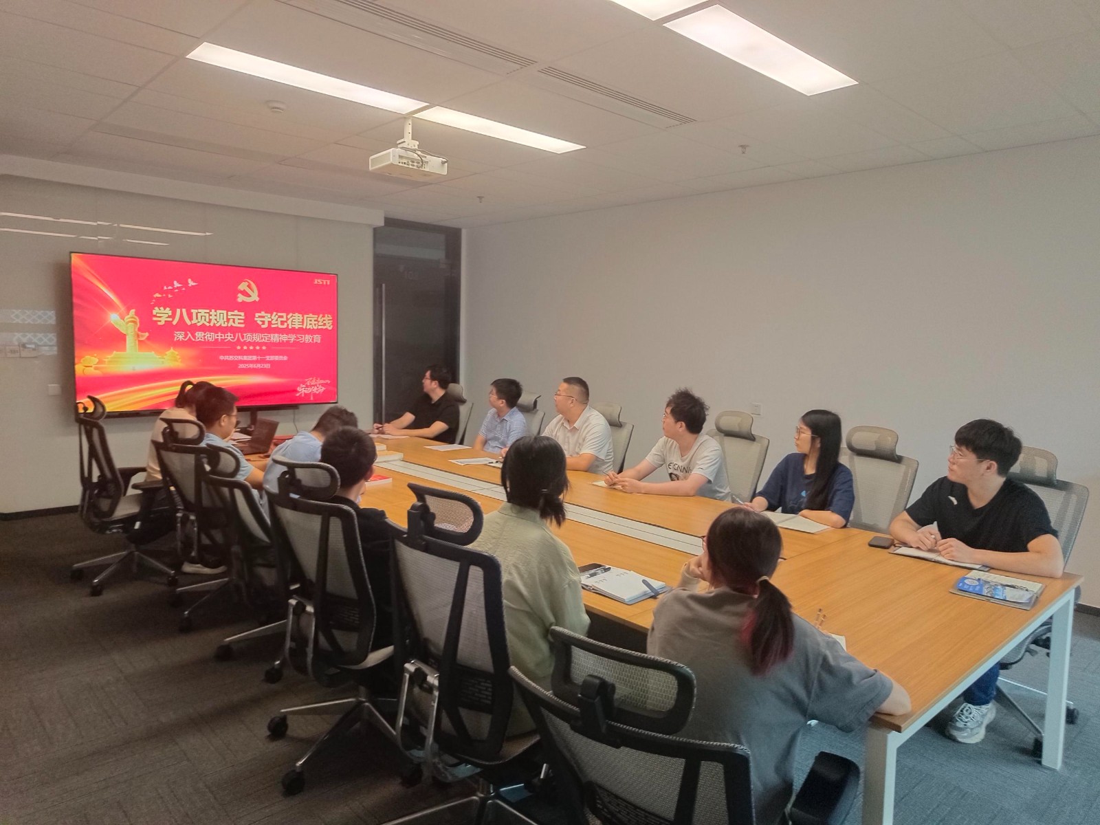 1751339436880208SV4L.jpg 1751339436880208SV4L.jpg